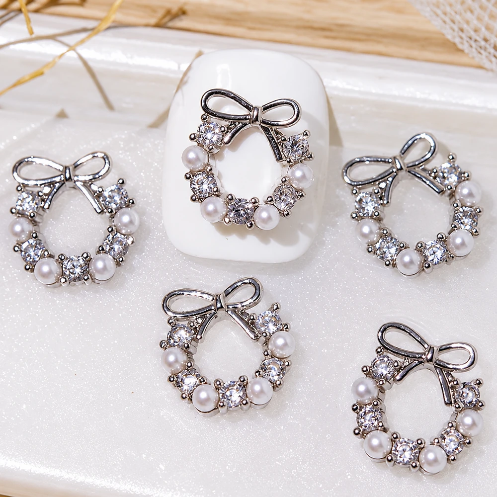 Coconoir Beauty - Nail Charms - Christmas Silver & Pearl Wreaths - 10PK
